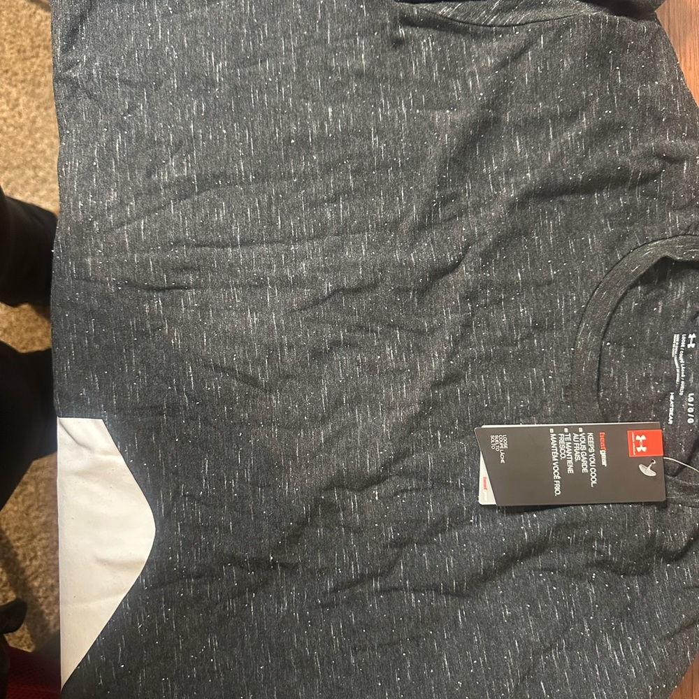 Under Armour Men’s Heather Charcoal Short-Sleeve Performance Tee